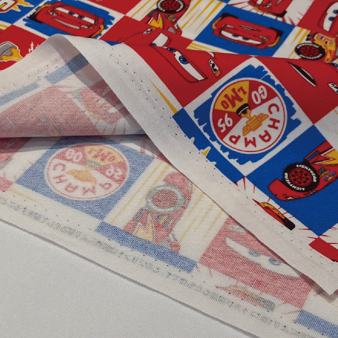 【オックス生地】カーズ【1m以上のご購入でメール便選択時に送料無料】【レッド ライトニング・マックィーン 車 ピクサー キャラクター アニメ 男の子 ディズニー コットン 日本製 入園入学 生地 布 レッスンバッグ ナップサック 巾着】