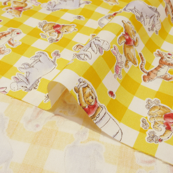 【オックス生地】くまのプーさん 【1m以上のご購入でメール便選択時に送料無料】【ディズニー 生地 イエロー ティガー ピグレット イーヨー キャラクター コットン 日本製 入園入学 生地 布 レッスンバッグ ナップサック 巾着 移動ポケット ハンドメイド 手づくり】