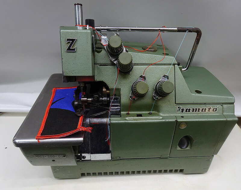 【中古】 日本製ヤマトミシン　モデルNOーDCZ-200-D2　頭部のみ「ワッペン縫いミシン」 テーブル・脚・モーターは別お見積りとなります。