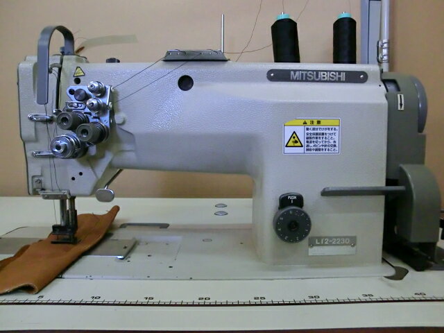 【中古】 三菱　2本針本縫い針送り 自動糸切り装置付きミシン。モデルNO−LT2-2230-B1T型 200v