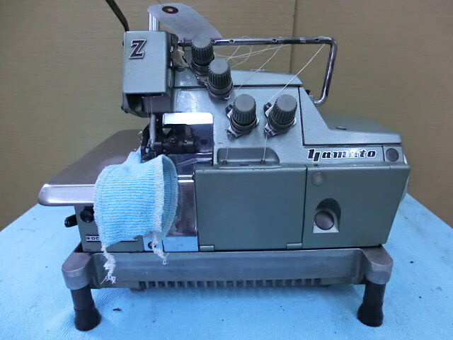 【中古】 YAMATO　2本針4本糸オーバーロックミシン。モデルNO− DCZ-525-ND1型