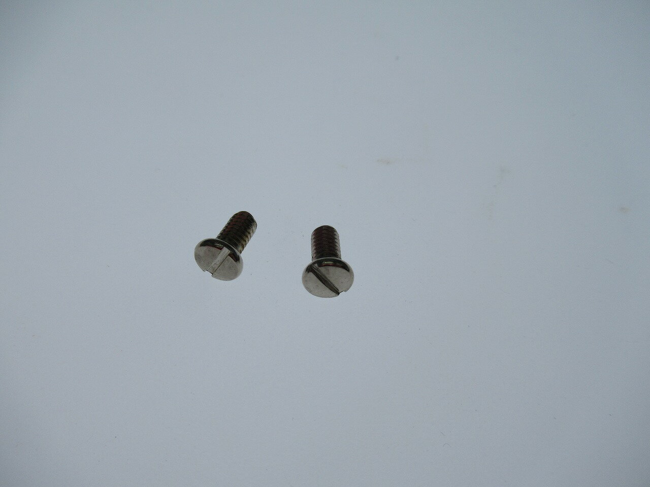 【新品】ブラザー用締めネジ3.57 パーツ番号:140004-001 これは 2個セットの価格です。