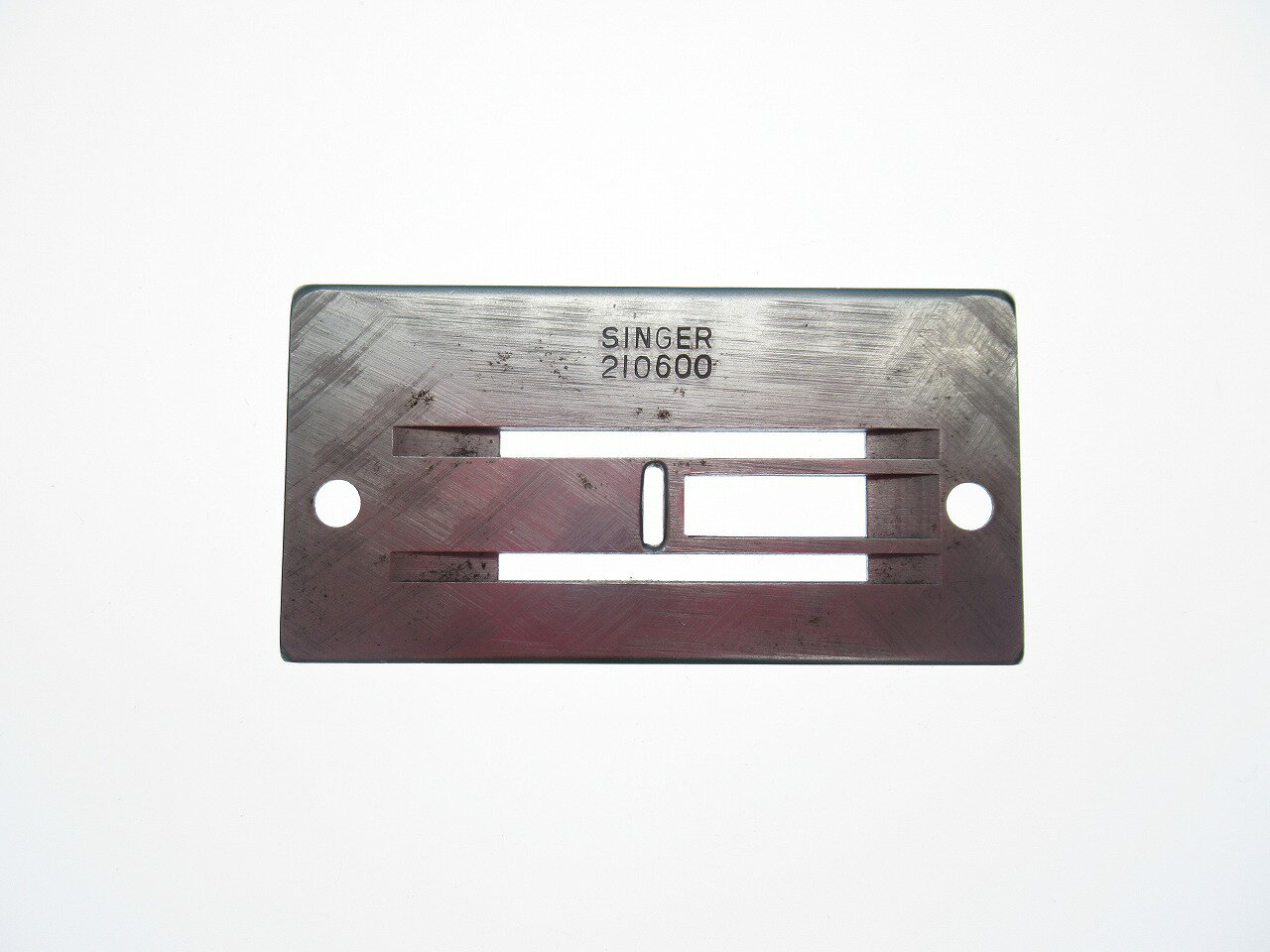 【中古】シンガー　107c型　千鳥ミシン用　5mm　針板　210600