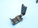 【中古】ガイド付き2本針本縫い用自由押え金 針幅6.4mm です。
