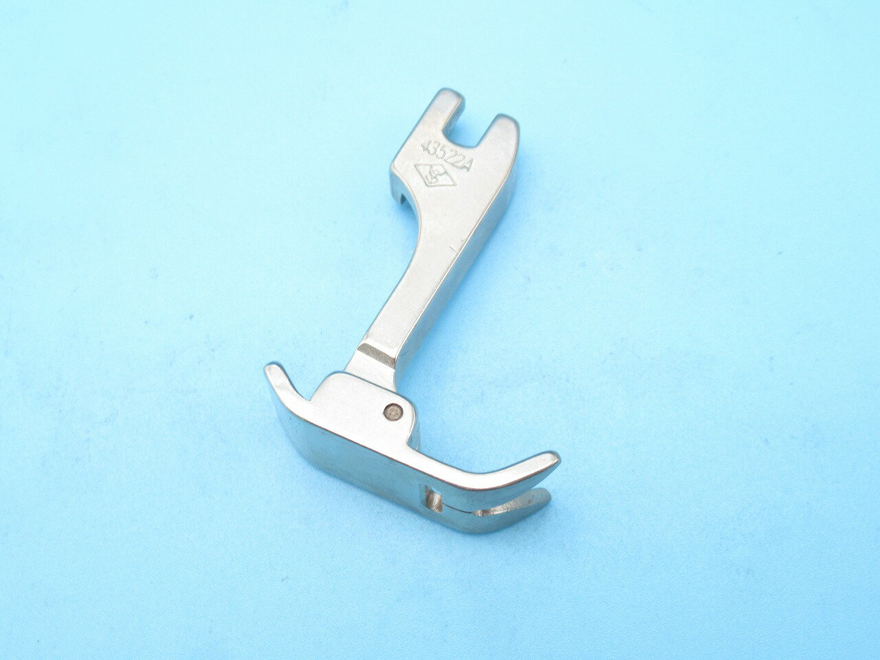 YS パフ PFAFF 千鳥押さえ金　パーツ番号：43522A 押え幅15mm ふり幅　最大7mmです。