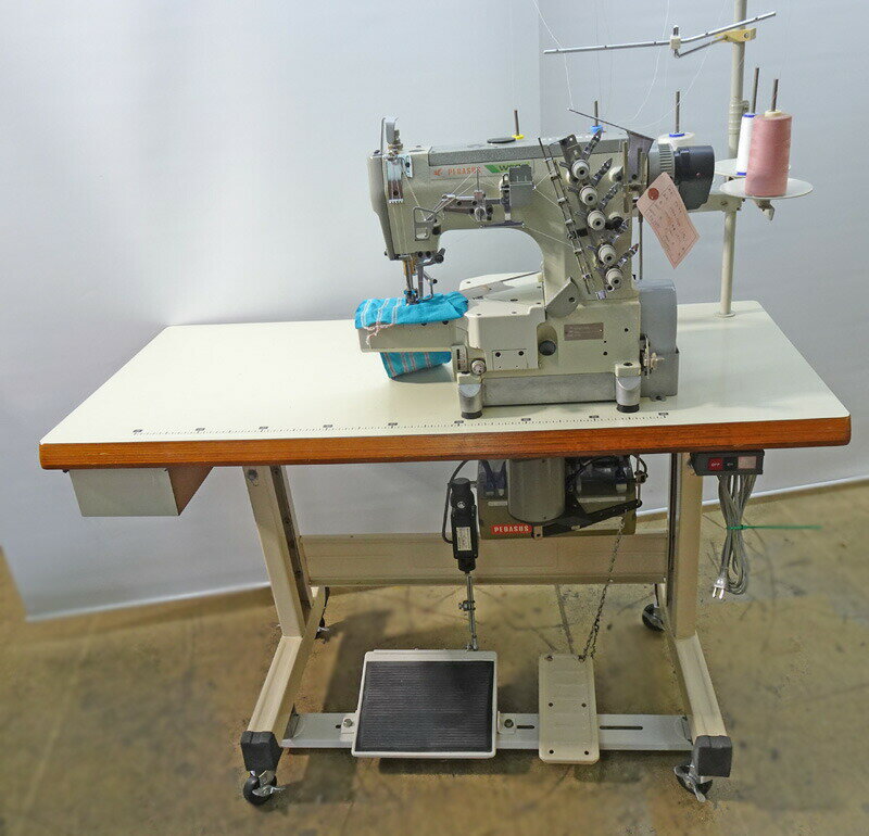 【中古】極上品 日本製ペガサスW664-03FB(356)UT111 電源100v仕様 ミシンセット横筒形3本針扁平縫い・自動糸切装置付き・サーボモーター・自動...