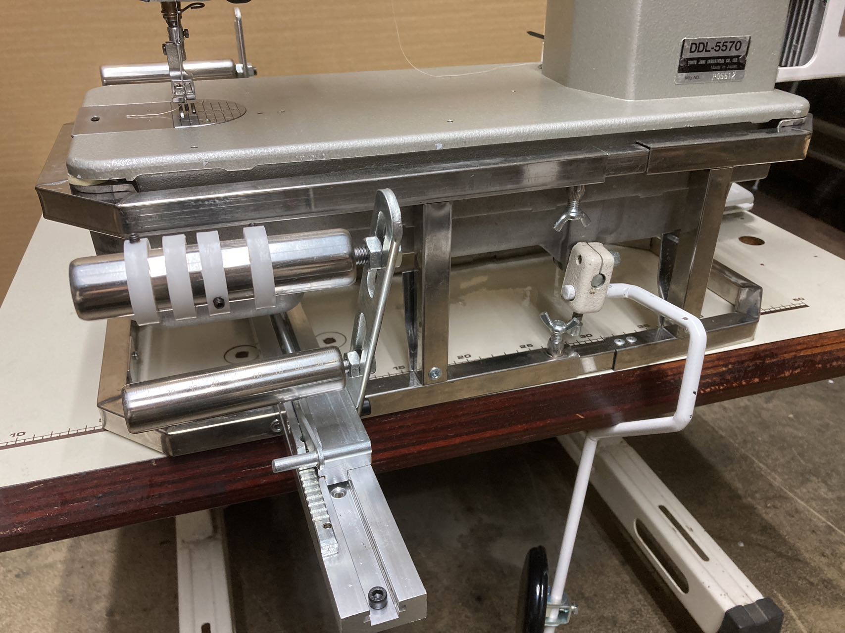 【新品】ミシン持ち上げ台+ゴム張り装置(現在お使いいただいている、1本針工業ミシンを使い、ゴム入れ縫製を考えているお客様に)