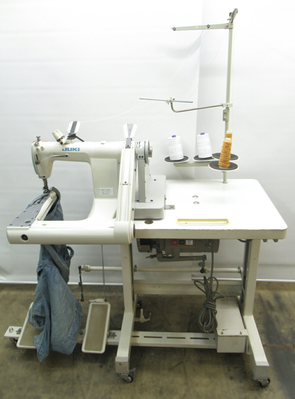 【中古】 JUKI MS-1190M ジューキ 2本針腕型2重環縫いミシン 針幅6.4mm(1/4) クラッチモーター三相200Vセットです。