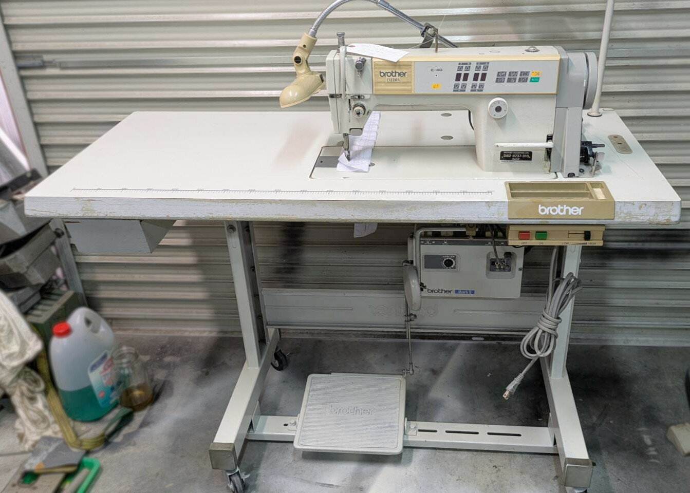 【中古】 ブラザー BROTHER DB2-B737-313 MarkII1本針本縫い自動糸切ミシン 100V仕様　E40操作パネル ..