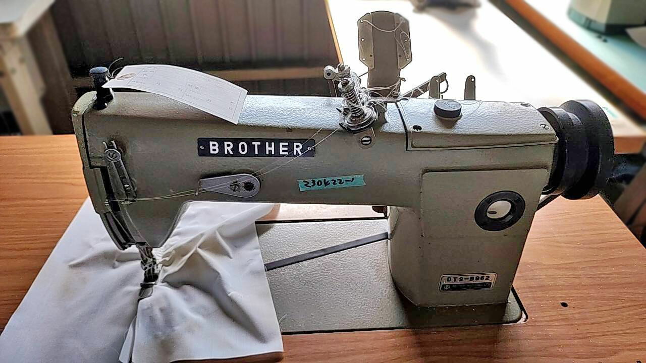 【中古】BROTHER ブラザー2本針二重環縫ミシン DT2-B962型 針幅 4.8mm (3/16） ミシン頭部のみ