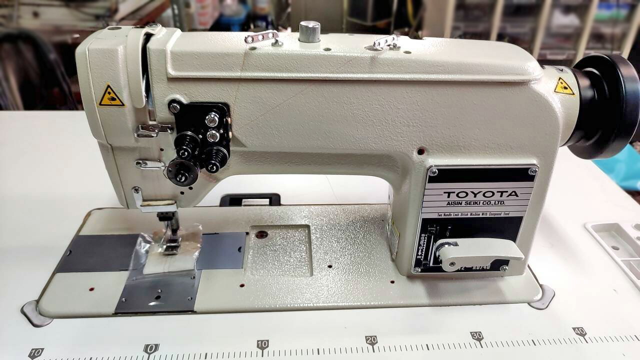 【新古品】トヨタ TOYOTA LT2-AD740 2本針本縫い針送りミシン 頭部のみ 日本国内で製造したミシン