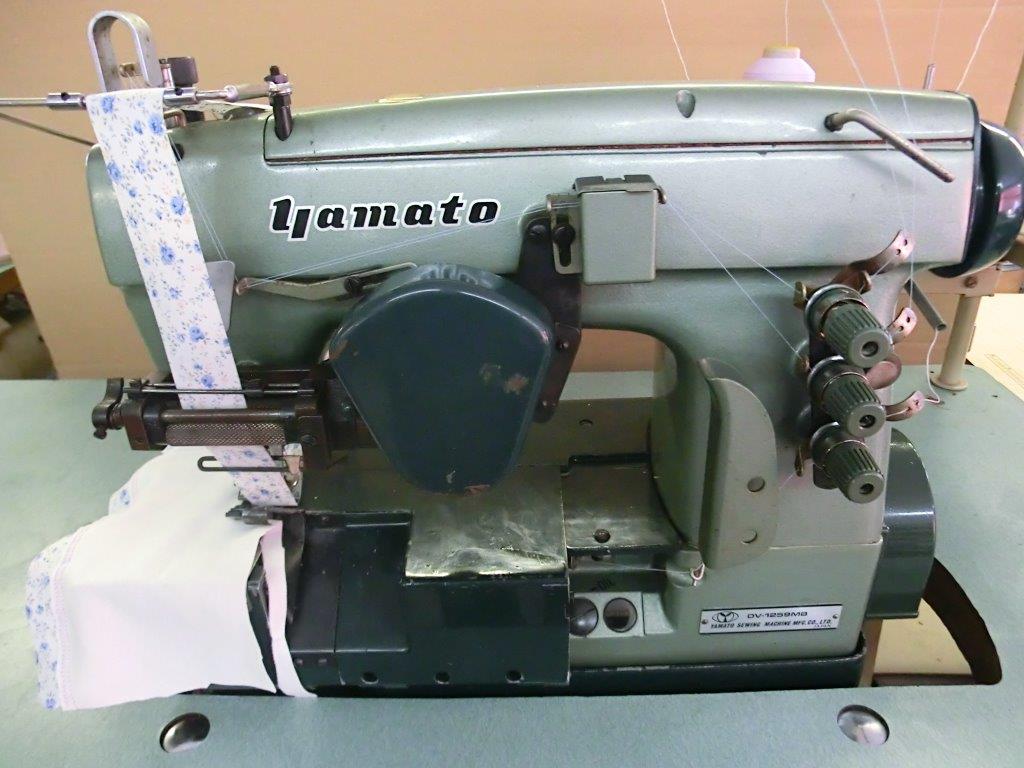 【中古】 Yamato ヤマト 平2本 扁平縫い メス付き レース付けミシン DV-1259型