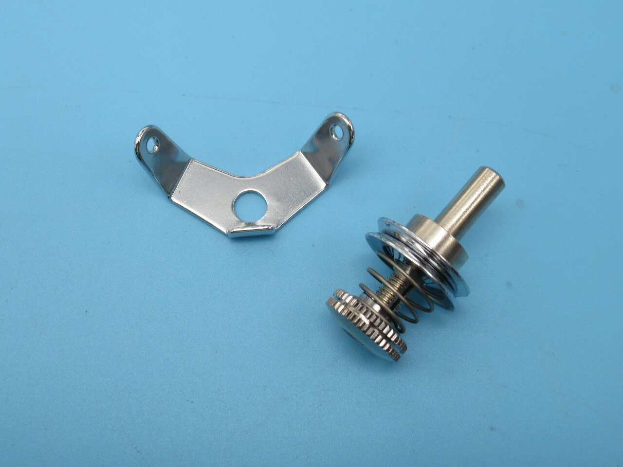 【純正品】三菱　調節器　プリテンション（組）パーツ番号：MFOOE0550です
