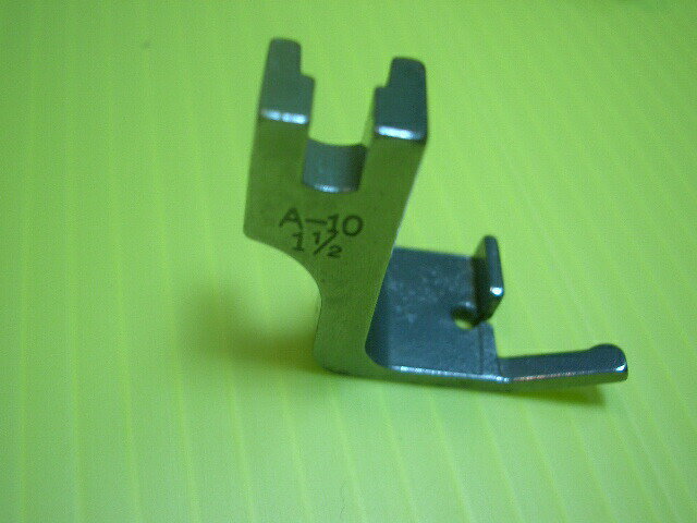【中古】【輸入品・未使用】Micro 100%カンマ% RNC-375-2%カンマ% 90 Included Angle Right Hand Cut Double Ended Split-End Engraving Tool%カンマ% 1/2 Split Length%カンマ% .004 Of
