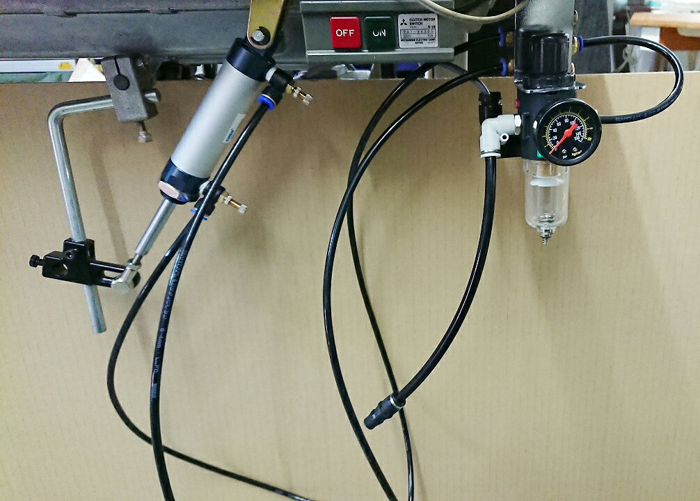 SSM-PF-5型　強力型押さえ上げ装置・エアー式　ご注文前に、取り付け予定のミシンメーカー名をモデルNO..