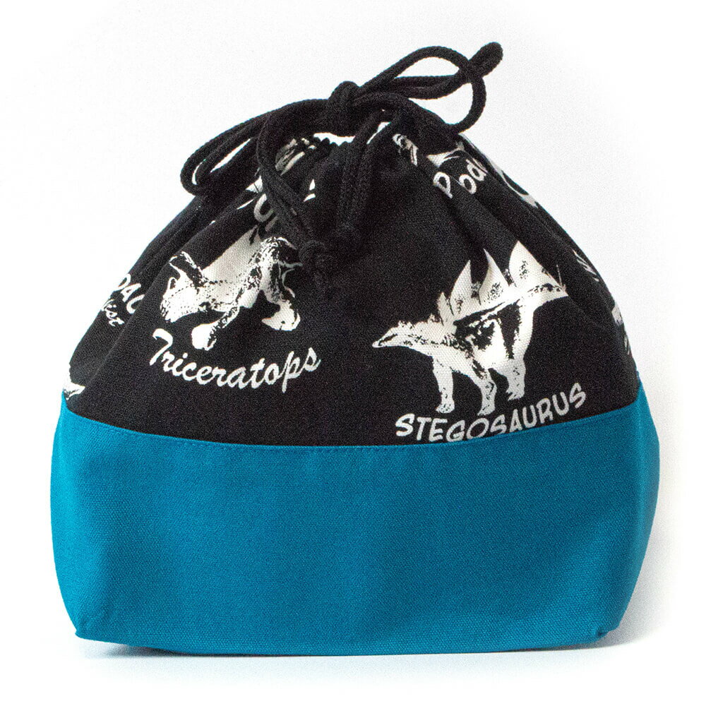 【スーパーSALE限定価格】 【在庫限り】お弁当袋 プリント 【恐竜ブラック】 お弁当箱入れ 広マチ 巾着袋 ランチバッグ 入園 入学 キッズ 通園 通学 幼稚園 保育園 小学校 恐竜 コットン 日本製