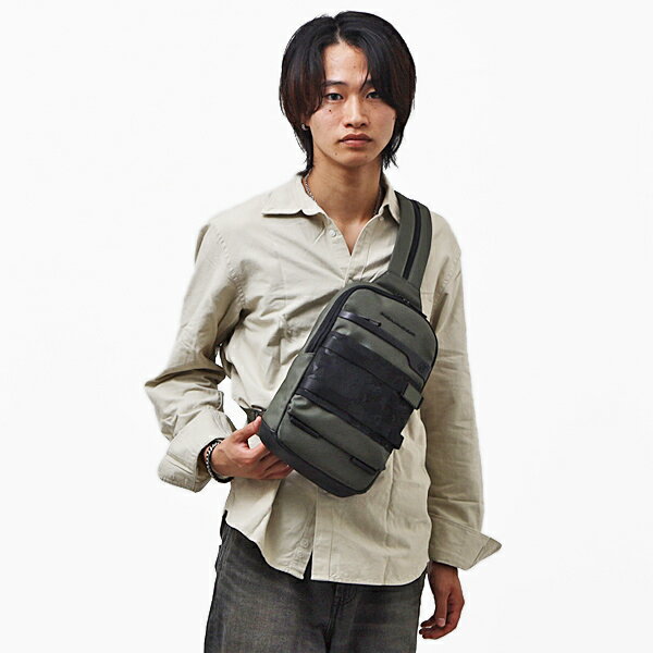 【ラスト1点！】ピクアドロ PIQUADRO レザー×ポリエステル 軽量 スリングバッグ ボディーバッグ リュックサック バックパック iPad タブレット収納 グリーン [メンズ] CA6016FX VE GREEN