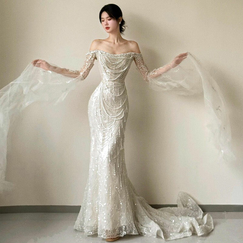 オフショルダー ロングスリーブ パール&スパンコール フィッシュテールウェディングドレス｜透視感メッシュ トレーン 花嫁 披露宴 二次会 前撮り ブライダル ロングドレス トレイン付き エレガント キラキラ 高級感 優雅感 欧米風 フォトジェニック バックシャン