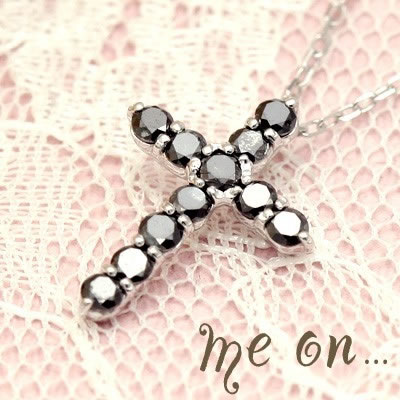 樂天商城 - 【メール便送料無料/代引き不可】【日本製】【me on...】K10WGブラックダイヤモンド・ロザリオクロス・ネックレス【45011-1】