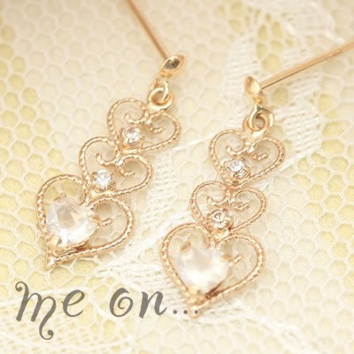 樂天商城 - 【メール便送料無料/代引き不可】涙のように美しい3連ハートの軌跡を描くムーンストーンのハートピアス【m5231】