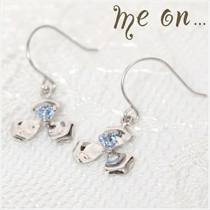 樂天商城 - 【メール便送料無料/代引き不可】■me on...■花びらのアクセントはブルークォーツの輝き・K14ホワイトゴールドフックピアス【b1376】