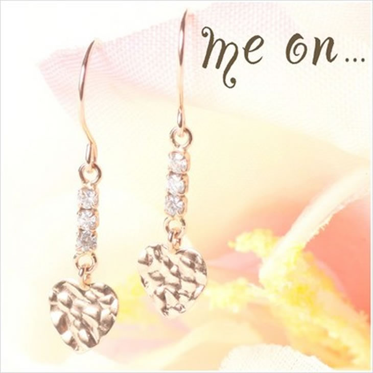 樂天商城 - 【メール便送料無料/代引き不可】■me on...■K10ピンクゴールド・ハートモチーフアンティークプレート＆CZのドロップフック式ピアス【m6106】