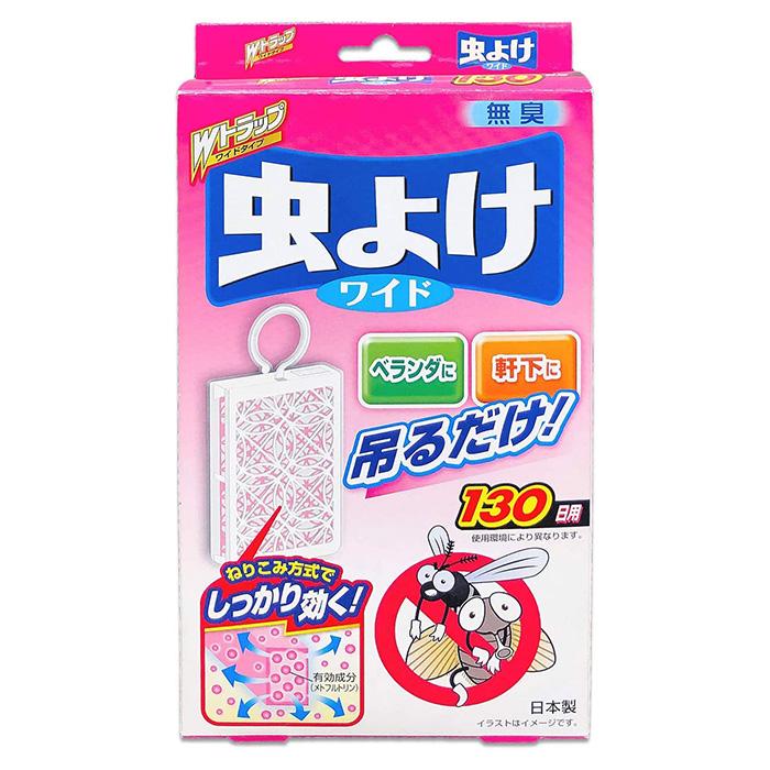 ライオンケミカルの虫よけプレートは、長期間使用できるデザインが特徴です。この製品は無香料で、蚊やハエの発生を抑えることが期待できます。シンプルで目立たないプレート型なので、インテリアを損なうことなく使用することができます。この虫よけプレートは、室内外を問わず蚊やハエが気になる場所での使用に適しており、特に夏季や屋外での集まりの際に使用すると良いでしょう。注意事項●用途以外には使用しないでください。万一、身体に異常を感じた場合は、本品がピレスロイド系の薬剤であることを医師に告げ、診療を受けてください。 ●本品は食べられません。万一、食べたときはすぐに医師に相談してください。 ●プラスチック容器内のネットの部分には直接手を触れないでください。 ●誤って触れた場合は石けんでよく洗ってください。 ●小児やペットの届くところで使用しないでください。 ●アレルギー体質の人は使用に注意してください。 ●狭い場所で使用する場合は、できるだけ密閉状態を避け、時々換気をしてください。 ●鑑賞魚等のいる水槽に、本品が入らないようにしてください。 ●火気の近くでは使用しないでください。 使用方法袋から取り出してください。（薬剤の飛散が始まります。）同封の取り替えラベルに商品の日数にあわせて使用開始日と終了日を油性ペンで書き、容器に貼ってください。 吊るして使用される場合は、フックを起こして、図のようにロックしてください。 保存方法袋から取り出してください。（薬剤の飛散が始まります。）同封の取り替えラベルに商品の日数にあわせて使用開始日と終了日を油性ペンで書き、容器に貼ってください。 吊るして使用される場合は、フックを起こして、図のようにロックしてください。ライオンケミカルの虫よけプレートは、長期間使用できるデザインが特徴です。この製品は無香料で、蚊やハエの発生を抑えることが期待できます。シンプルで目立たないプレート型なので、インテリアを損なうことなく使用することができます。この虫よけプレートは、室内外を問わず蚊やハエが気になる場所での使用に適しており、特に夏季や屋外での集まりの際に使用すると良いでしょう。