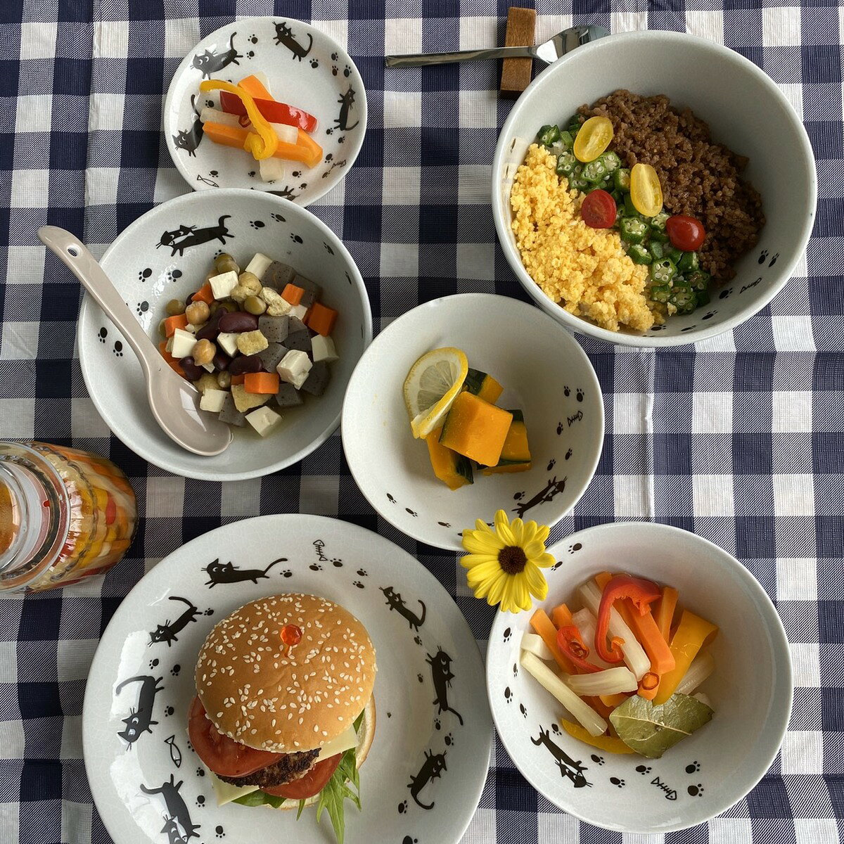 見谷陶器 黒猫 かわいい食器 丼 15 7cmボウル 美濃焼 国産 電子レンジ 食洗機対応 同梱不可 子供食器 オシャレ カフェ風 シンプル キッチン 食器 家カフェ 和食器 猫柄 グッズ おしゃれ 美濃焼き お皿 可愛い 用 子ども食器 洋食器 こども こども食器 電子レンジ対応