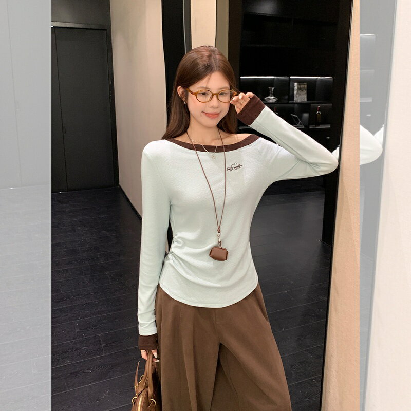 Rakuten - オフショルダー トップス レディース 長袖 ニット 刺繍 甘辛 シェイプアップ フィット ボートネック リブニット 新作 2025年秋 秋冬 きれいめ デート カフェ おしゃれ プルオーバー Runea Code