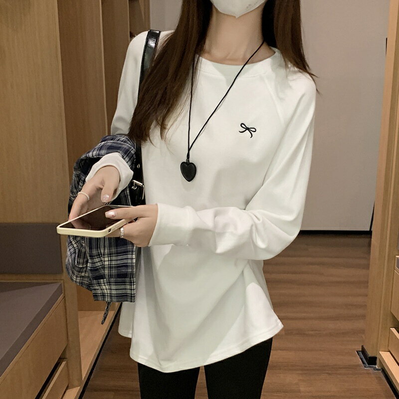 Rakuten - 長袖Tシャツ レディース ロンT トップス コットン 刺繍 リボン 中長丈 ゆったり オーバーサイズ インナー ルームウェア カジュアル 丸首 秋冬 ボリュームスリーブ シンプル 白 スウェット トレーナー Runea Code