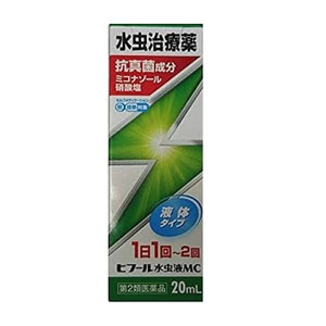 ヒフール水虫液MCは，有効成分のはたらきにより白癬菌を殺菌し，水虫・たむしによる不快な症状を改善します。 ミコナゾール配合ヒフール水虫液MC 水虫・たむしは，白癬菌というカビが皮膚の角質層等に寄生して起こる皮膚病で，かゆみや痛みを伴うことが多くあります。 ヒフール水虫液MCは，有効成分のはたらきにより白癬菌を殺菌し，水虫・たむしによる不快な症状を改善します。■用法・用量1日1～2回，適量を患部に塗布してください。 （1）定められた用法・用量を厳守してください。 （2）患部やその周囲が汚れたまま使用しないでください。 （3）目に入らないように注意してください。万一，目に入った場合には，すぐに水又はぬるま湯で洗い，直ちに眼科医の診療を受けてください。 （4）小児に使用させる場合には，保護者の指導監督のもとに使用させてください。 （5）外用にのみ使用してください。■効能・効果水虫，いんきんたむし，ぜにたむし■成分・分量ヒフール水虫液MC 100mL中 成分 分量 ミコナゾール硝酸塩 1g クロタミトン 10g リドカイン 2g グリチルリチン酸二カリウム 0.5g l-メントール 1g 添加物 エタノール，プロピレングリコール，セバシン酸ジエチル■使用上の注意■してはいけないこと （守らないと現在の症状が悪化したり，副作用が起こりやすくなります） 次の部位には使用しないでください 　（1）目や目の周囲，粘膜（例えば，口腔，鼻腔，膣等），陰のう，外陰部等。 　（2）湿疹。 　（3）湿潤，ただれ，亀裂や外傷のひどい患部。 ■相談すること 1．次の人は使用前に医師，薬剤師又は登録販売者に相談してください 　（1）医師の治療を受けている人。 　（2）乳幼児。 　（3）薬などによりアレルギー症状を起こしたことがある人。 　（4）患部が顔面又は広範囲の人。 　（5）患部が化膿している人。 　（6）「湿疹」か「水虫，いんきんたむし，ぜにたむし」かがはっきりしない人。 　　（陰のうにかゆみ・ただれ等の症状がある場合は，湿疹等他の原因による場合が多い。） 2．使用後，次の症状があらわれた場合は副作用の可能性があるので，直ちに使用を中止し，この文書を持って医師，薬剤師又は登録販売者に相談してください ［関係部位：症状］ 皮膚：発疹・発赤，かゆみ，かぶれ，はれ，刺激感，熱感，落屑，ただれ，乾燥・つっぱり感，水疱，ヒリヒリ感 3．2週間位使用しても症状がよくならない場合は使用を中止し，この文書を持って医師，薬剤師又は登録販売者に相談してください注意書き（1）直射日光の当たらない涼しい所に密栓して保管してください。 （2）小児の手の届かない所に保管してください。 （3）他の容器に入れ替えないでください。（誤用の原因になったり品質が変わります。） （4）火気に近づけないでください。 （5）使用期限を過ぎた製品は使用しないでください。なお，使用期限内であっても，開封後はなるべく早く使用してください。（品質保持のため）内容についてのお問い合わせは 下記までお願いします。万協製薬株式会社 住所：三重県多気郡多気町五桂1169-142 電話：0598-37-2088 受付時間：AM10：00～PM5：00（ただし，土，日，祝祭日を除きます。）区分: 日本製 【医薬品】 第2類医薬品広告文責：くすりの三井 　06-7507-1808発売元：万協製薬