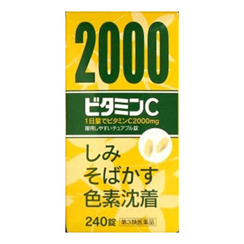 5歳から服用できます。 しみ，そばかす，日やけ・かぶれによる色素沈着に 歯ぐきからの出血，鼻出血予防に 肉体疲労時，妊娠・授乳期，病中病後の体力低下時，老年期のビタミンC補給に ■用法・用量次の量を服用してください。 ただし，1日2回服用する場合は朝夕，1日3回服用する場合は朝昼晩，口の中で溶かすか，又はかみくだいて服用してください。 ［年齢　　 1回服用量　　 1日服用回数］ 成人（15歳以上）　　 4錠　　 2〜3回 11歳以上15歳未満　　 2・1／2錠　　 2〜3回 7歳以上11歳未満　　 2錠　　 2〜3回 5歳以上7歳未満　　 1錠　　 2〜3回 5歳未満　　 　　 服用しないこと 定められた用法・用量をお守りください。 5歳以上15歳未満の小児に服用させる場合には，保護者の指導監督のもとに服用させてください。 本剤がのどにつかえることのないよう，よく注意してください。■効能・効果次の諸症状※の緩和：しみ，そばかす，日やけ・かぶれによる色素沈着 次の場合※の出血予防：歯ぐきからの出血，鼻出血 次の場合のビタミンCの補給：肉体疲労時，妊娠・授乳期，病中病後の体力低下時，老年期 効能関連注意 ただし，これらの症状※について，1ヵ月ほど使用しても改善がみられない場合は，医師，薬剤師又は歯科医師にご相談ください。■成分・分量12錠中 ビタミンC 　　 2000mg 　　　(アスコルビン酸　　 1000mg 　　　　L-アスコルビン酸ナトリウム　　 1124.79mg） リボフラビン　　 6mg 添加物 還元麦芽糖水アメ，白糖，乳糖，ステアリン酸マグネシウム，アスパルテーム(L-フェニルアラニン化合物)，サッカリン，香料，トコフェロール■使用上の注意■してはいけないこと （守らないと現在の症状が悪化したり，副作用が起こりやすくなります。） 次の人は服用しないでください。 　○フェニルケトン尿症の人 ■相談すること 服用後，次の症状があらわれた場合は副作用の可能性があるので，直ちに服用を中止し，この箱を持って医師、薬剤師又は登録販売者に相談してください。 ［関係部位：症状］ 皮膚：発疹・発赤，かゆみ 消化器：吐き気・嘔吐 服用後，次の症状があらわれることがあるので，このような症状の持続又は増強が見られた場合は，服用を中止し，この箱を持って医師，薬剤師又は登録販売者に相談してください。 　下痢 1ヵ月位服用しても症状がよくならない場合は服用を中止し，この箱を持って医師，歯科医師，薬剤師又は登録販売者に相談してください。注意書き直射日光の当たらない湿気の少ない涼しい所に密栓して保管してください。 小児の手の届かない所に保管してください。 他の容器に入れ替えないでください。（誤用の原因になったり，品質が変わることがあります。）また，本剤の容器に本剤以外のものを入れないでください。 容器のフタのしめ方が不十分な場合は，湿気などの影響により本剤が変質するおそれがありますので，服用後はそのつど必ずフタをしっかりしめてください。 1錠を分割した残りを服用する場合は，清潔な紙に包んで外箱の中に保管し，2日以内に服用してください。 使用期限を過ぎた製品は服用しないでください。 一度開封した後は，品質保持の点からなるべく早く服用してください。内容についてのお問い合わせは 下記までお願いします。日野薬品工業 問い合わせ先：お客様相談窓口 電話：0748-52-1232 受付時間：9時〜17時（土，日，祝日を除く）区分: 【医薬品】 第3類医薬品広告文責：くすりの三井 　06-7507-1808発売元：日野薬品工業