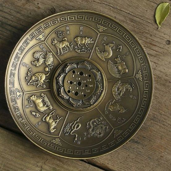 お香立て 十二支 干支デザインの受け皿 蓮型の香差し 和モダン アンティーク風 スティック用 金属製