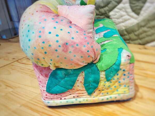 【DM便で送料無料!同梱不可!】☆月9ドラマなど美術協力ショップ☆【釜谷美貴子先生デザイン】 ソファ型 ティッシュボックスケース ハワイアンキルト※カット済み・しつけ済みではありません。【完成品ではございません】 [2]