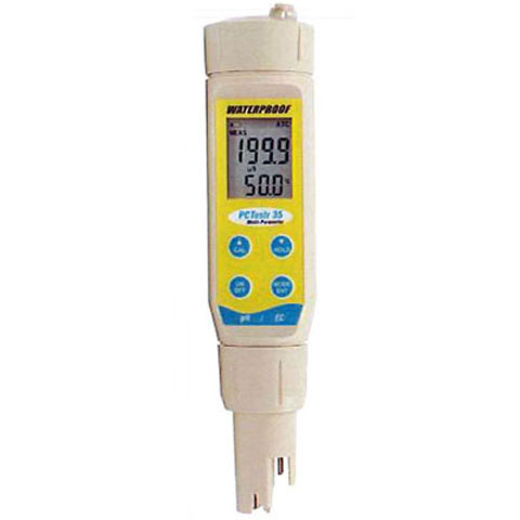 1台でPH・EC・温度の測定ができます。見やすい大型画面表示。測定値領域の選択はボタン1つで簡単操作。防水型(IP67)。校正用標準液が付属。 商品名 ポケット型マルチテスター 型番 PCT35 メーカー名 竹村電機製作所測定範囲 PH：0.0〜14.0pH　EC：0〜1999μS/cm、2.00〜20.00mS/cm 　 分解能 PH：0.1pH　EC：1μS/cm、0.01mS/cm 精度 PH：±0.1pH　EC：±1%（フルスケール） 校正点 PH：3点（自動）　EC：2点（自動） 温度表示 0〜50℃ 自動温度補正 0〜50℃ 　　 LCD表示 2段 　　 電源 1.5V(LR44）×4個 　 外形寸法（mm）／自重 φ35×165（H）／約90g 付属品 PH用標準液PH4.0（50ml）・7.0（50ml）、EC用標準液1413μS/cm（50ml）、土壌測定用容器2個、ディスポスプーン 、取扱説明書 　　 メーカー名 竹村電機製作所 　　 備考 仕様及び外観は改良のため予告なく変更することがあります。