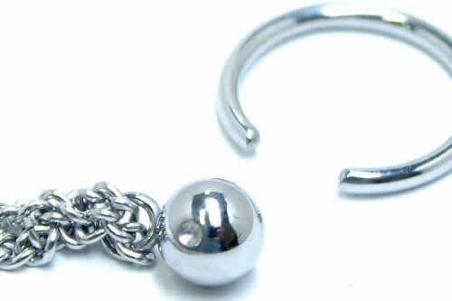 ［ 14G ］3個のキャプティブビーズリングがチェーンんでつながったボディピアス 14ゲージ サージカルステンレス316L トリプル チェーンピアス メンズ人気 軟骨 ヘリックス トラガス シルバーカラー 銀色 リング型 定番 つなぐ 繋ぐ インダストリアル おもしろ