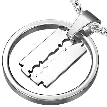 カミソリをデザインしたユニークなペンダント。個性的なペンダントトップは存在感もバッチリ！キーホルダートップにも使いたいステンレスパーツ。ステンレスチェーンだけでなく、皮ひもにも似合うおしゃれなペンダントトップ。ペアアクセサリーやプレゼントに...