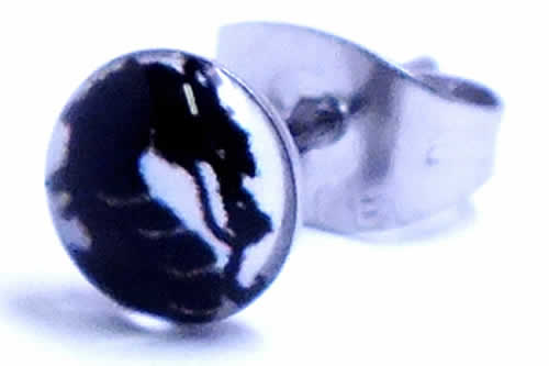 ドラゴンステンレスピアス（白） 1個販売 サージカルステンレス316L 20G 20ゲージ メンズ レディース 金属アレルギー 耳 軟骨 キャッチピアス スタッドピアス 竜 龍 丸型 ファーストピアス ホワイト ブラック 白黒 男性 シンプル 彼氏 おもしろ 面白い オモシロ 激安