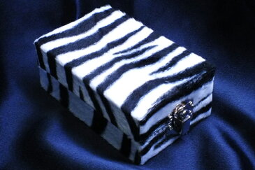 ゼブラジュエリーケース ジュエリーボックス ブラック ベルベット 収納 ピアス 指輪 イヤリング ネックレス ペンダント ボディピアス アクセサリー プレゼント ディスプレイ ケース ショーケース リング コレクションボックス 鏡 シマウマ へそピアス プレゼント ギフト