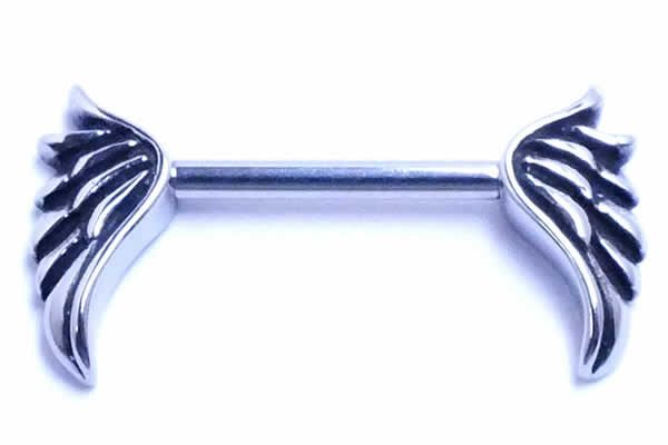 天使の羽ををモチーフにしたニップルバーベル。シャフトはもちろんデザイン部分もサージカルステンレスなので安心。両側のパーツが外せるので、自分だけのカスタムもできる。ニップルピアスとしてだけでなく、耳たぶやヘリックスなどの軟骨ピアスなどいろいろ...