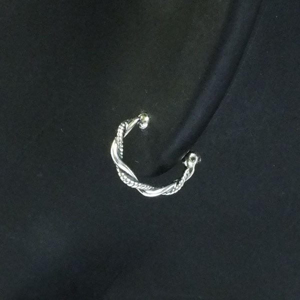 ピアス専門ショップGreen Piercingの[シルバー925 ノンホールピアス ] サイボーグ イヤリング 1個販売 イヤーカフ スターリングシルバー メンズ レディース フェイク鼻ピアス セプタム ノーズリング ワッカ 耳たぶ 軟骨 ヘリックス ノンホールあけない はさむ 痛くない クリップ 挟む 開けないエスニック｜アングル3
