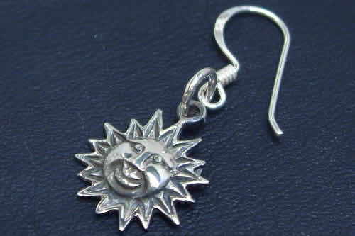 太陽925パーツ シルバー925 スターリングシルバー ペンダント トップ ネックレス パーツ ステンレス ピアス ブレスレット アクセサリー ボディピアス チャーム DIY アンクレット サン オモシロ おもしろい 顔 ユニーク 面白い 手作り 高級 ハンドメイド ギフト 夏