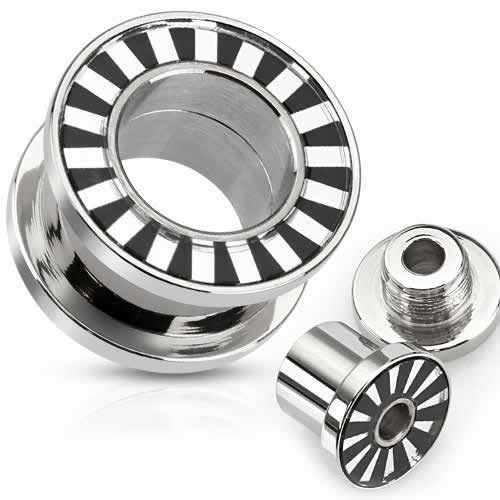 トンネルのエッジ部分に流行のストライプをデザインしたボディピアス。女子にも男子にも人気のストライプ柄をさりげなく取り込むおしゃれ上級者に！白黒のツートンカラー。 スペック2ゲージ（6.0mm）/ 0ゲージ（8.0mm）/ 00ゲージ（10....