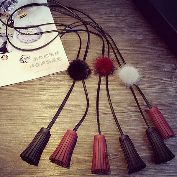 ファーボールロングタッセルネックレス チョーカー レディース フェイクレザー 冬 アクセサリー ラリエット風 首元に巻く 首に巻く リボン 紐 フリンジ 革 モ...