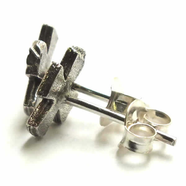 鉄十字スタッドピアス 1ペア販売 シルバー925 スターリングシルバー キャッチピアス 高級 両耳 22G 22ゲージ メンズ レディース プレゼント シルバーピアス 銀のピアス 本物 十字架 アイアンクロス クロス シンプル プレーン スタイリッシュ 男性 女性 彼氏 彼女 ギフト