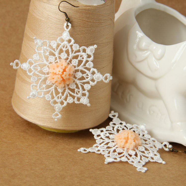 シャルロットステンレスピアス 1ペア販売 サージカルステンレス316L アメリカンピアス フックピアス コットン 白色 ホワイト ベルベット 布 手編み 可愛い メンズ レディース ゴスロリ 揺れる 20G 20ゲージ 秋 冬 クリスマス プレゼント 花 フラワー 大きい 結婚式