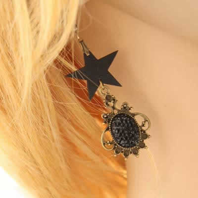 Rakuten - ジョルジュスターステンレスピアス（1ペア）星 ブラック 黒 サージカルステンレス316L アメリカンピアス フックピアス ステンレスピアス フックピアス レディース 金属アレルギーが出にくい 揺れる 20G 20ゲージ コットン ゴシック 手編み ロリータ 両耳