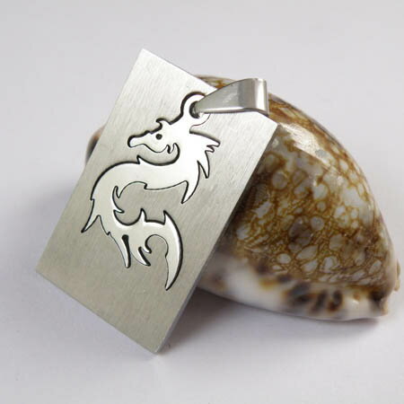 ドラゴステンレスンペンダント 竜 龍 2枚のぷえーとのドッグタグ サージカルステンレス ネックレス パーツ メンズ レディース トップ ペア アクセサリー チョ...