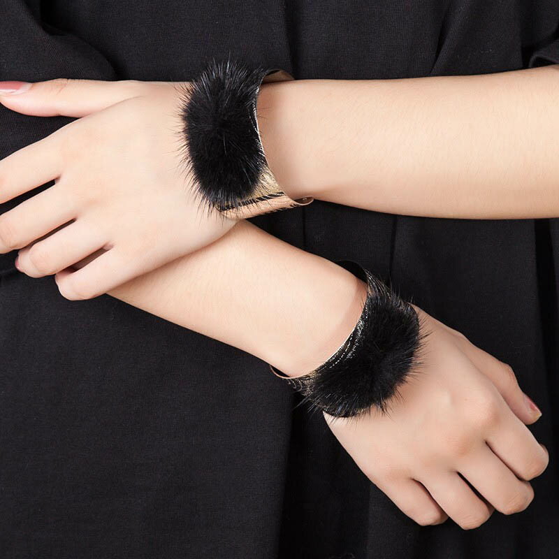 もふもふファーバングル 1個販売 ファー バングル 腕輪 アームレット ブレスレット 二の腕 レディース 冬 秋 結婚式 パーティ 手首 ブレスレット フリーサ...