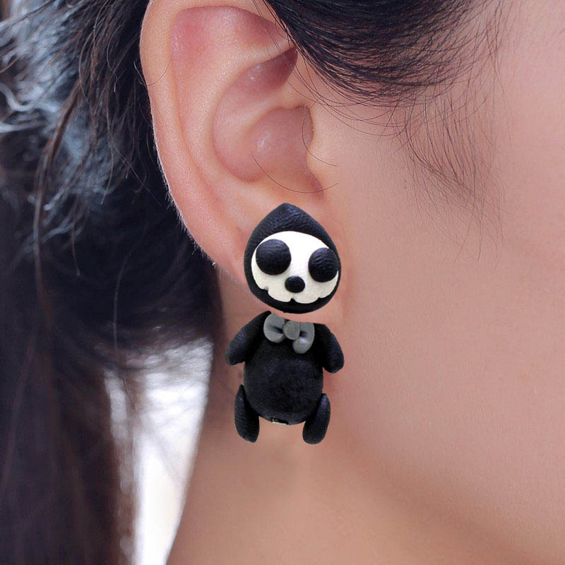 ピアス専門ショップGreen Piercingのフィギアピアス（死神スカル）/1個販売 ドクロ ガイコツ 髑髏 バックキャッチピアス 面白い 手作り ユニーク おもちゃ アニマル 動物 立体ピアス 3D ハロウィン ハロウィーン 揺れる おもしろ オモシロ 手作り ジャケットピアス メンズ レディース 20G 20ゲージ｜アングル2